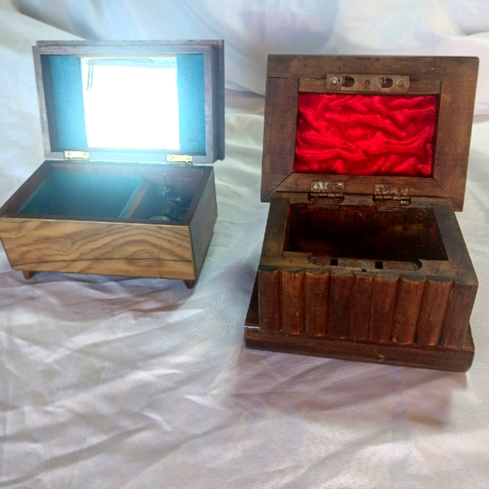 Vintage jewelry boxes